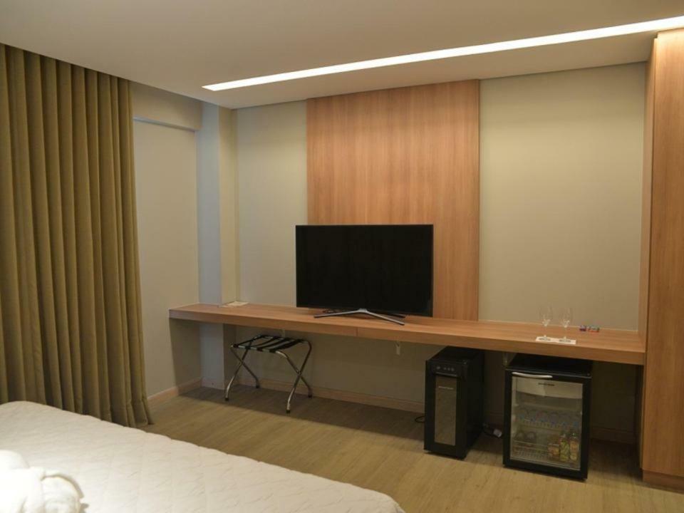Dubai Suites Montes Claros Exterior foto